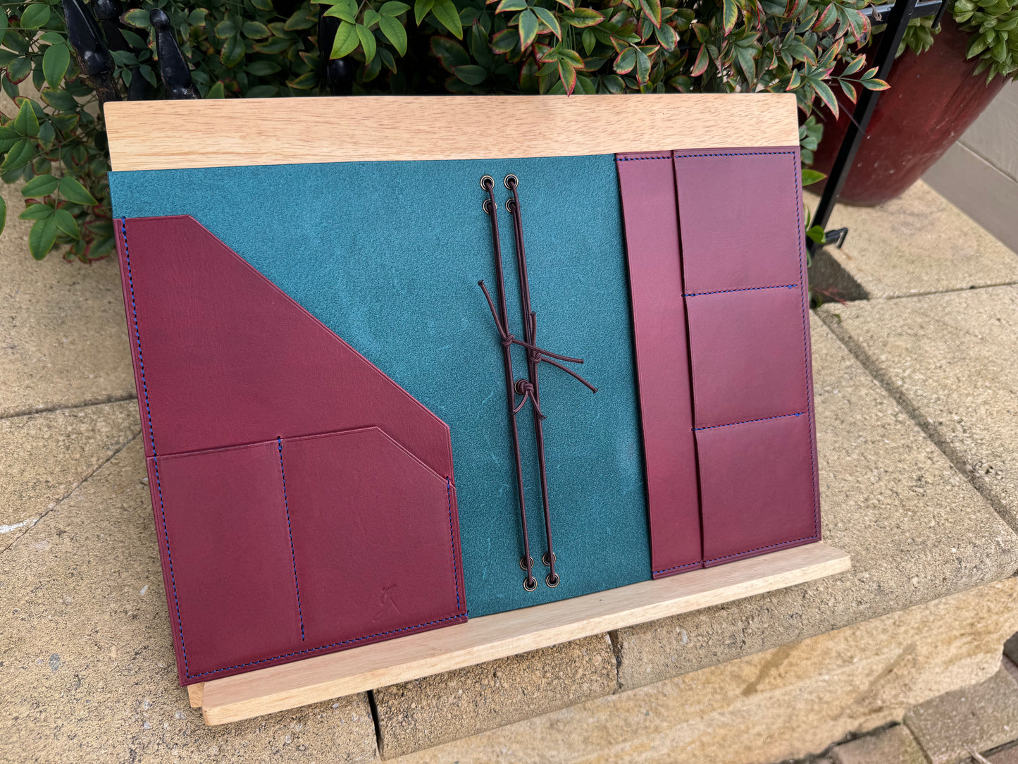 Narrator Pocket Bifold (A5)