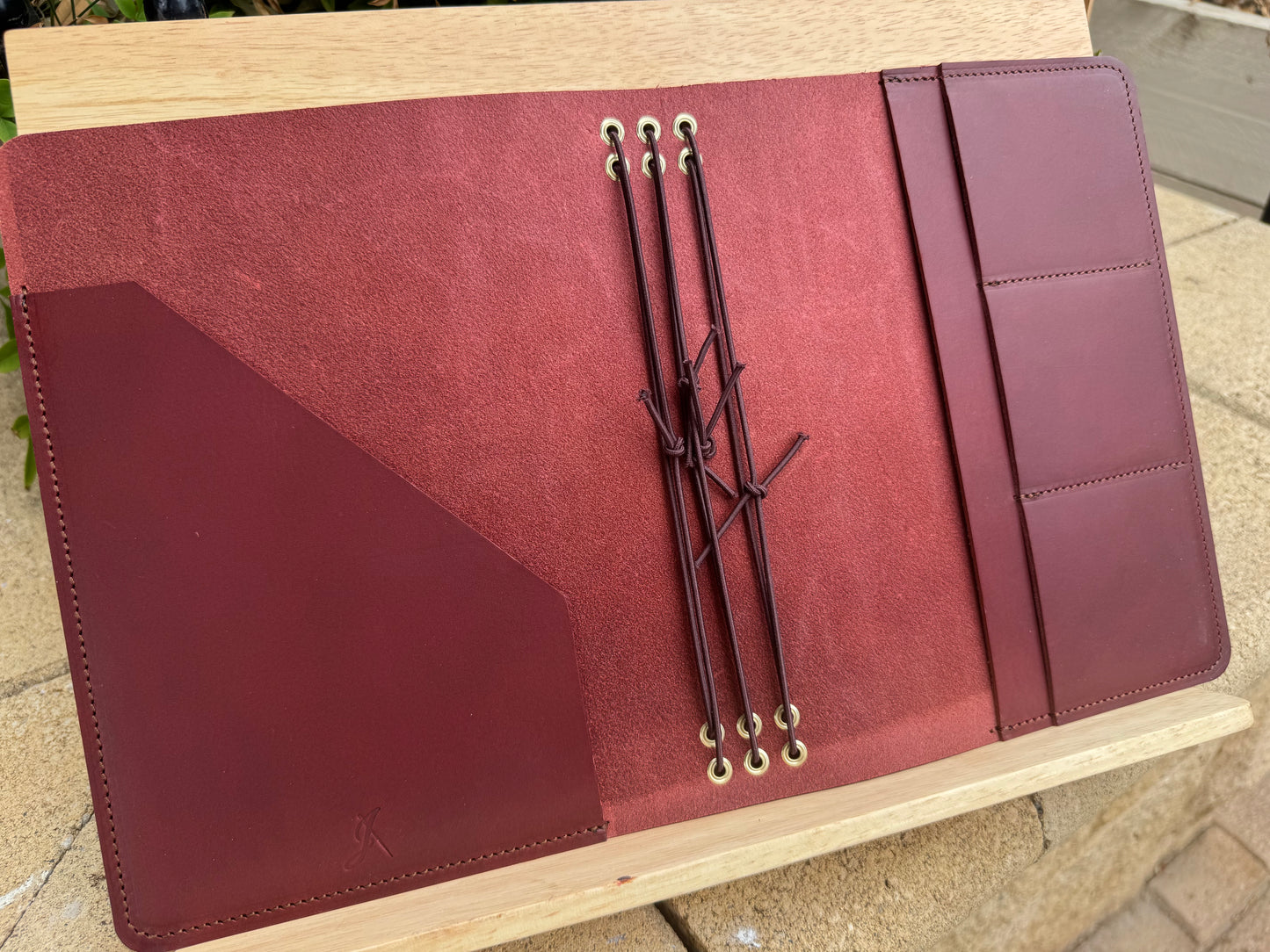 Narrator Pocket Bifold (A5)
