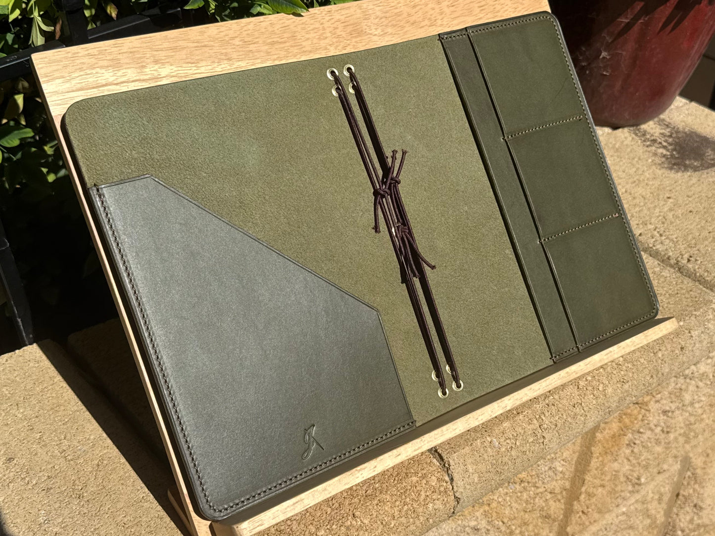 Narrator Pocket Bifold (A5)